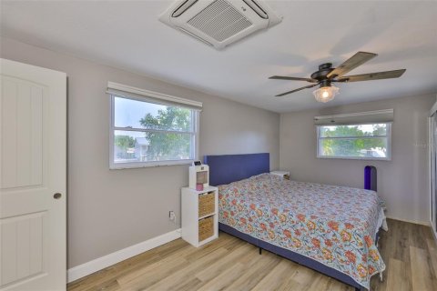 House in Seminole, Florida 3 bedrooms, 153.1 sq.m. № 1754791 - photo 28