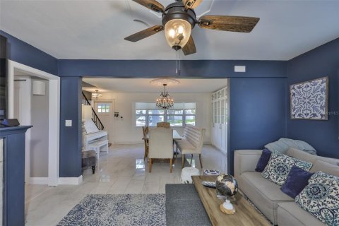 House in Seminole, Florida 3 bedrooms, 153.1 sq.m. № 1754791 - photo 10