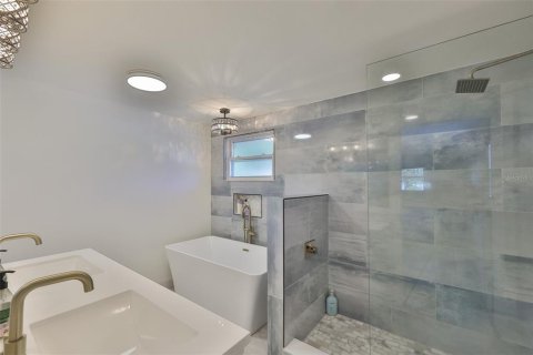 House in Seminole, Florida 3 bedrooms, 153.1 sq.m. № 1754791 - photo 6