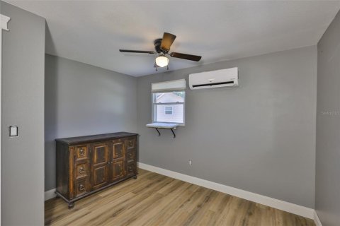 House in Seminole, Florida 3 bedrooms, 153.1 sq.m. № 1754791 - photo 24
