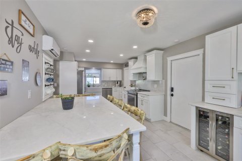 House in Seminole, Florida 3 bedrooms, 153.1 sq.m. № 1754791 - photo 2