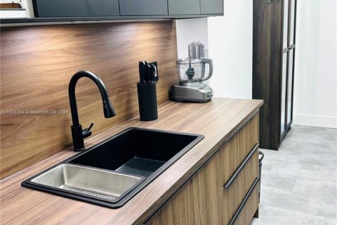 Condominio en venta en Hollywood, Florida, 1 dormitorio, 78.41 m2 № 2014014 - foto 2