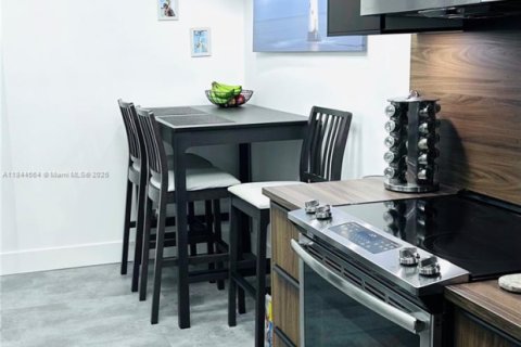 Condominio en venta en Hollywood, Florida, 1 dormitorio, 78.41 m2 № 2014014 - foto 10