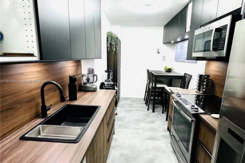 Condominio en Hollywood, Florida, 1 dormitorio  № 2014014