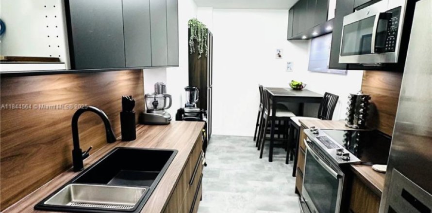 Condominio en Hollywood, Florida, 1 dormitorio № 2014014