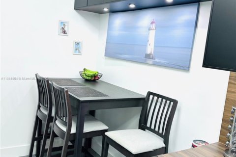 Condominio en venta en Hollywood, Florida, 1 dormitorio, 78.41 m2 № 2014014 - foto 5