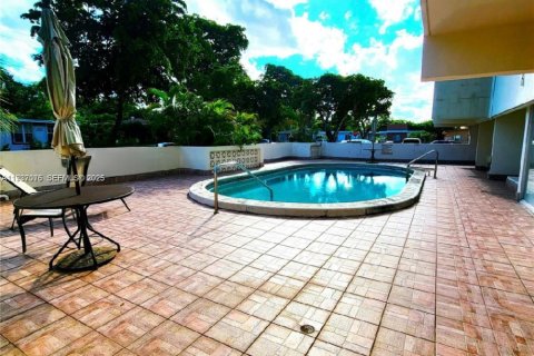 Condo in North Miami, Florida, 1 bedroom  № 1994835 - photo 18
