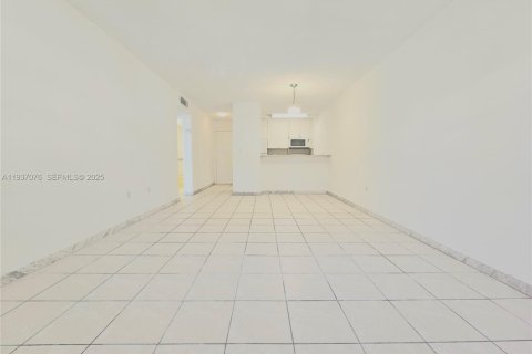 Condo in North Miami, Florida, 1 bedroom  № 1994835 - photo 7