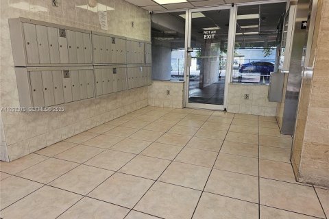 Condo in North Miami, Florida, 1 bedroom  № 1994835 - photo 19