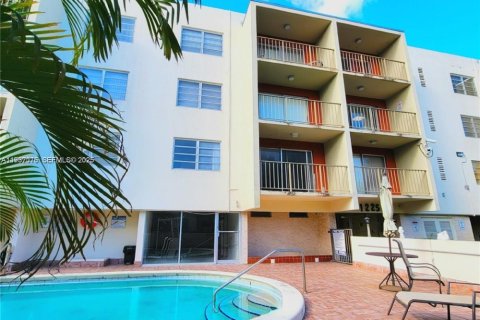 Condo in North Miami, Florida, 1 bedroom  № 1994835 - photo 16