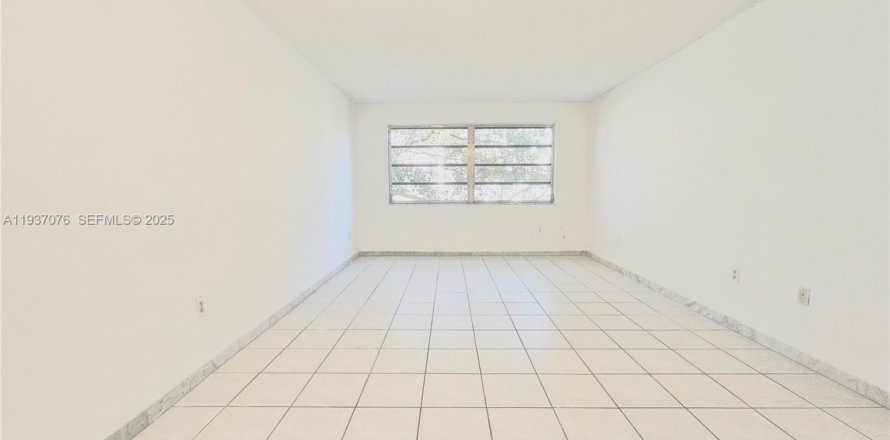 Condo in North Miami, Florida, 1 bedroom  № 1994835