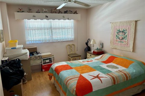 Condo in Gulfport, Florida, 2 bedrooms  № 1724607 - photo 11