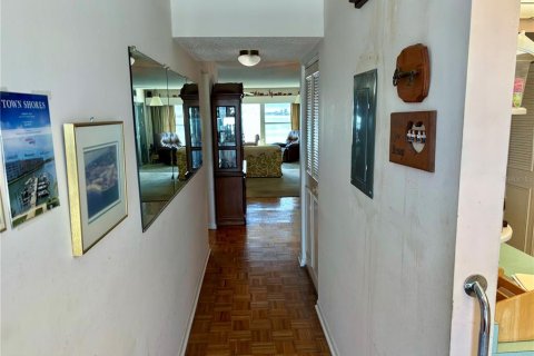 Condo in Gulfport, Florida, 2 bedrooms  № 1724607 - photo 10