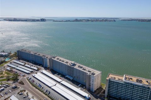 Condo in Gulfport, Florida, 2 bedrooms  № 1724607 - photo 18