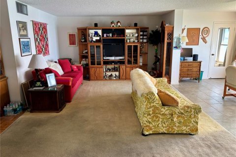 Condo in Gulfport, Florida, 2 bedrooms  № 1724607 - photo 9