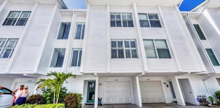 Adosado en Englewood, Florida 3 dormitorios, 161.19 m2 № 1848457