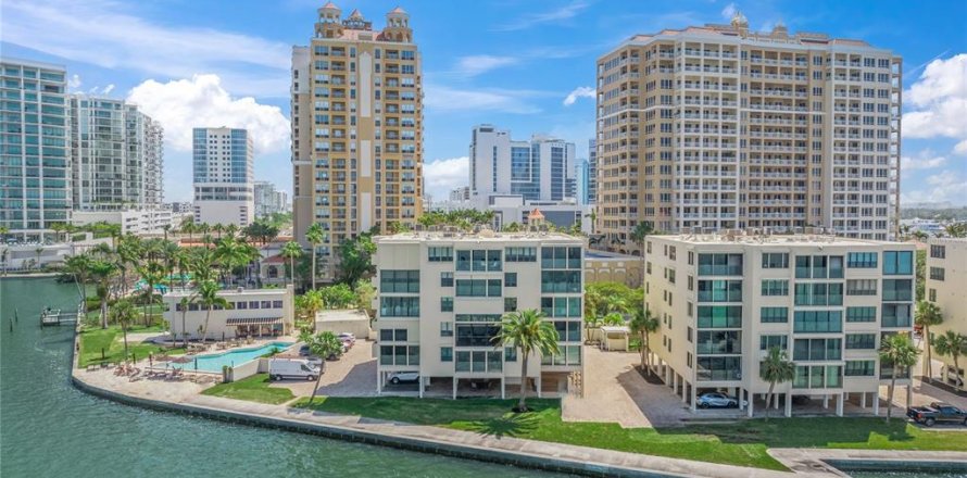 Condo in Sarasota, Florida, 2 bedrooms № 1619501