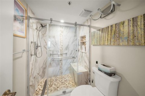 Condo in Sarasota, Florida, 2 bedrooms  № 1619501 - photo 14
