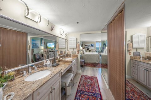 Condo in Sarasota, Florida, 2 bedrooms  № 1619501 - photo 12