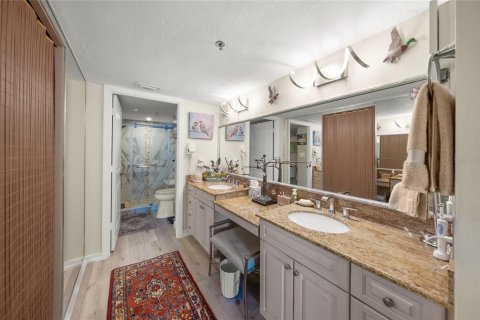 Condo in Sarasota, Florida, 2 bedrooms  № 1619501 - photo 13