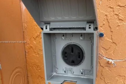 Casa en alquiler en Hollywood, Florida, 1 dormitorio, 184.13 m2 № 1930147 - foto 7