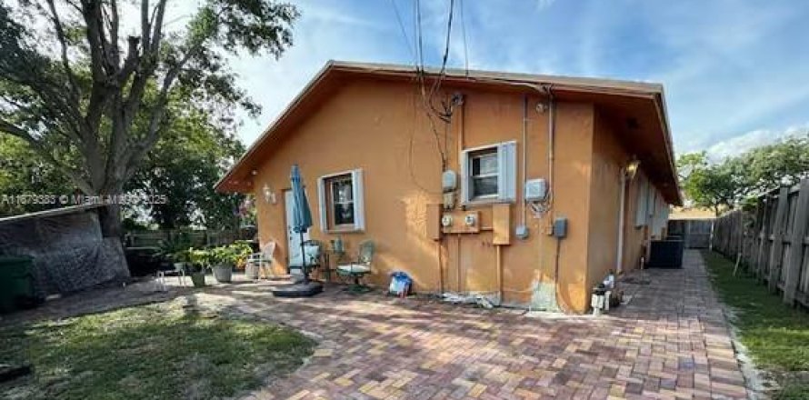 Casa en Hollywood, Florida 1 dormitorio, 184.13 m2 № 1930147