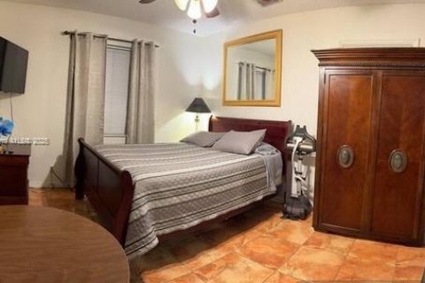 Casa en alquiler en Hollywood, Florida, 1 dormitorio, 184.13 m2 № 1930147 - foto 3