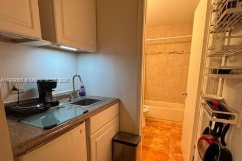 Casa en alquiler en Hollywood, Florida, 1 dormitorio, 184.13 m2 № 1930147 - foto 5