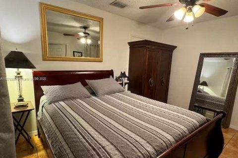 Casa en alquiler en Hollywood, Florida, 1 dormitorio, 184.13 m2 № 1930147 - foto 11