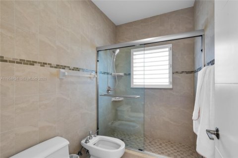 Villa ou maison à vendre à Coral Gables, Floride: 4 chambres, 268.77 m2 № 2024711 - photo 22