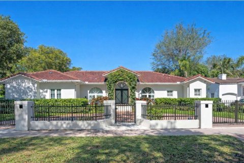 Villa ou maison à Coral Gables, Floride 4 chambres, 268.77 m2 № 2024711