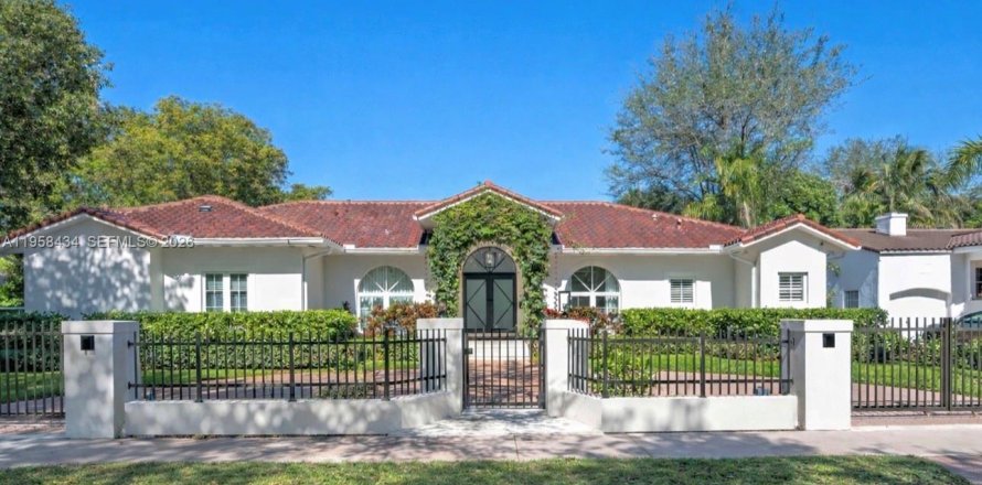 Villa ou maison à Coral Gables, Floride 4 chambres, 268.77 m2 № 2024711
