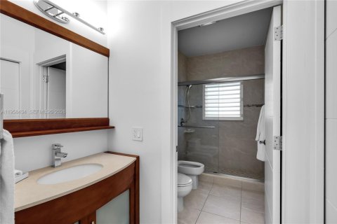 Villa ou maison à vendre à Coral Gables, Floride: 4 chambres, 268.77 m2 № 2024711 - photo 23