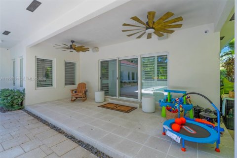Villa ou maison à vendre à Coral Gables, Floride: 4 chambres, 268.77 m2 № 2024711 - photo 24