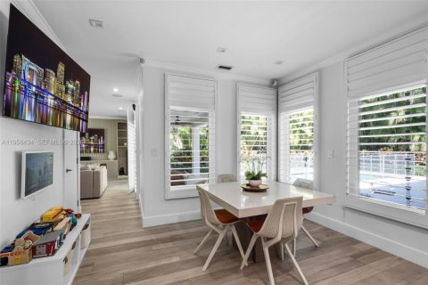 Villa ou maison à vendre à Coral Gables, Floride: 4 chambres, 268.77 m2 № 2024711 - photo 9