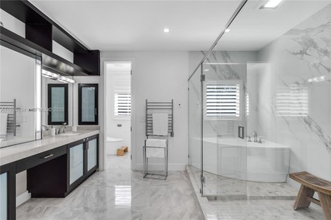 Villa ou maison à vendre à Coral Gables, Floride: 4 chambres, 268.77 m2 № 2024711 - photo 16