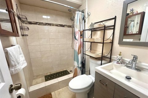 Condo in West Palm Beach, Florida, 2 bedrooms № 2182247 - photo 4