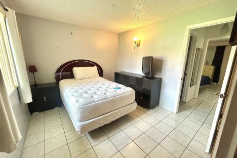 Condo in West Palm Beach, Florida, 2 bedrooms № 2182247 - photo 5