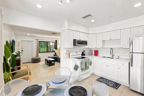 Apartment in Dania Beach, Florida 2 bedrooms, 194.07 sq.m. № 2177063 - photo 7