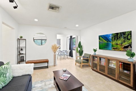 Apartment in Dania Beach, Florida 2 bedrooms, 194.07 sq.m. № 2177063 - photo 3