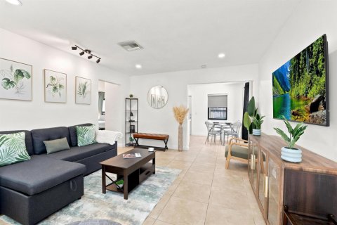 Apartment in Dania Beach, Florida 2 bedrooms, 194.07 sq.m. № 2177063 - photo 5