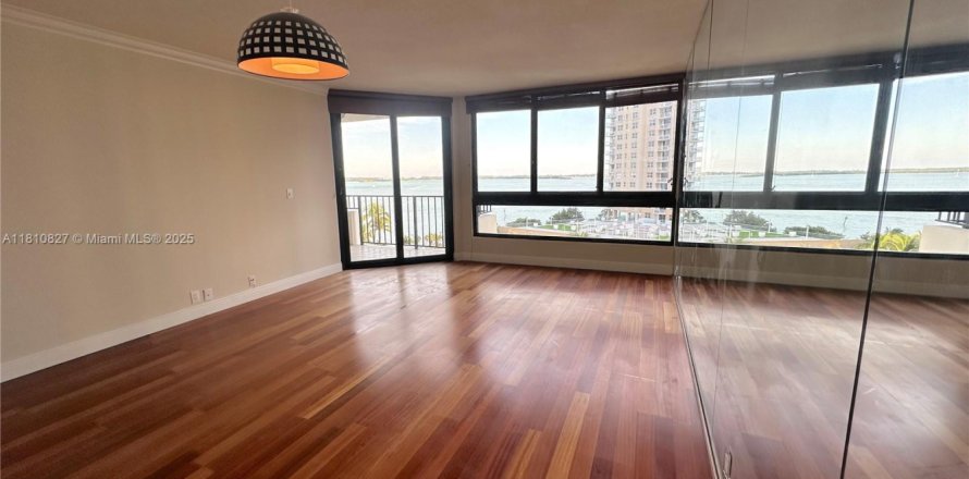 Кондоминиум с 1 спальней в Майами, Флорида № 2054325