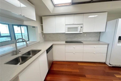 Купить кондоминиум в Майами, Флорида 1 спальня, 76.18м2, № 2054325 - фото 15