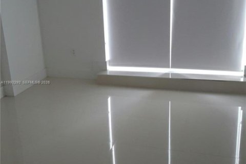 Copropriété à louer à Miami, Floride: 2 chambres, 123 m2 № 2062347 - photo 4