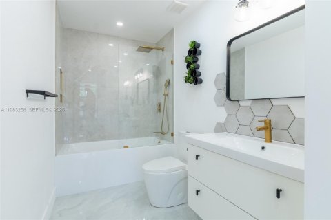 Townhouse in Aventura, Florida 2 bedrooms, 116.13 sq.m. № 2050278 - photo 15