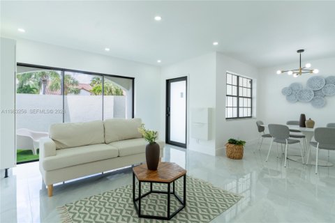 Townhouse in Aventura, Florida 2 bedrooms, 116.13 sq.m. № 2050278 - photo 14