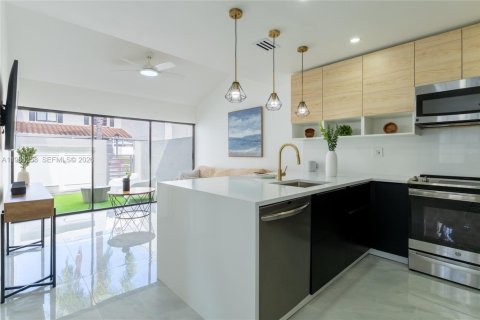 Townhouse in Aventura, Florida 2 bedrooms, 116.13 sq.m. № 2050278 - photo 4