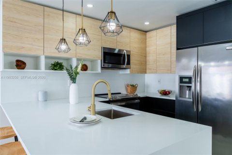 Townhouse in Aventura, Florida 2 bedrooms, 116.13 sq.m. № 2050278 - photo 2