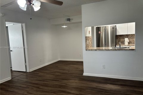 Apartment in Sunrise, Florida 2 bedrooms, 70.61 sq.m. № 2002691 - photo 5