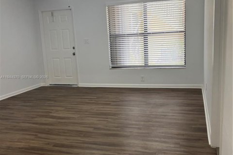 Apartment in Sunrise, Florida 2 bedrooms, 70.61 sq.m. № 2002691 - photo 7